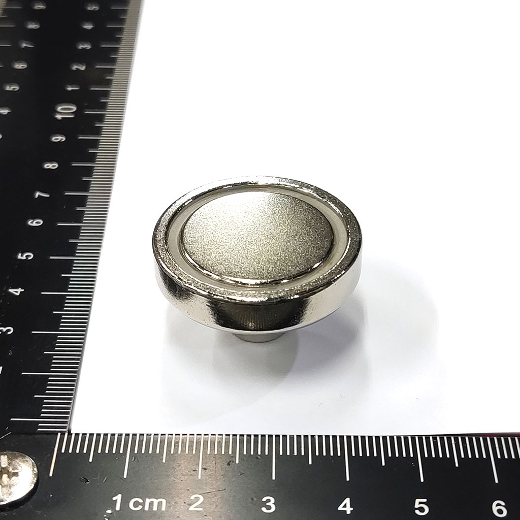 磁性吸座-圓-POT08-MHND 鐵殼D32x18mmT(M6螺牙孔)+釹鐵硼磁鐵+吊環_磁鐵吸附面