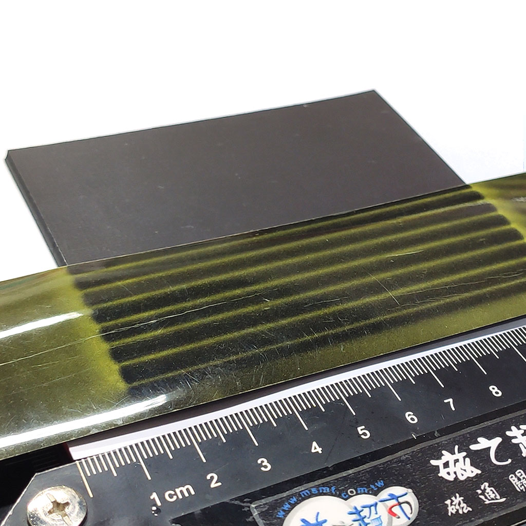 軟性橡膠磁鐵-L100x80x3+TAPE-RM1-磁波卡觀看磁極分佈