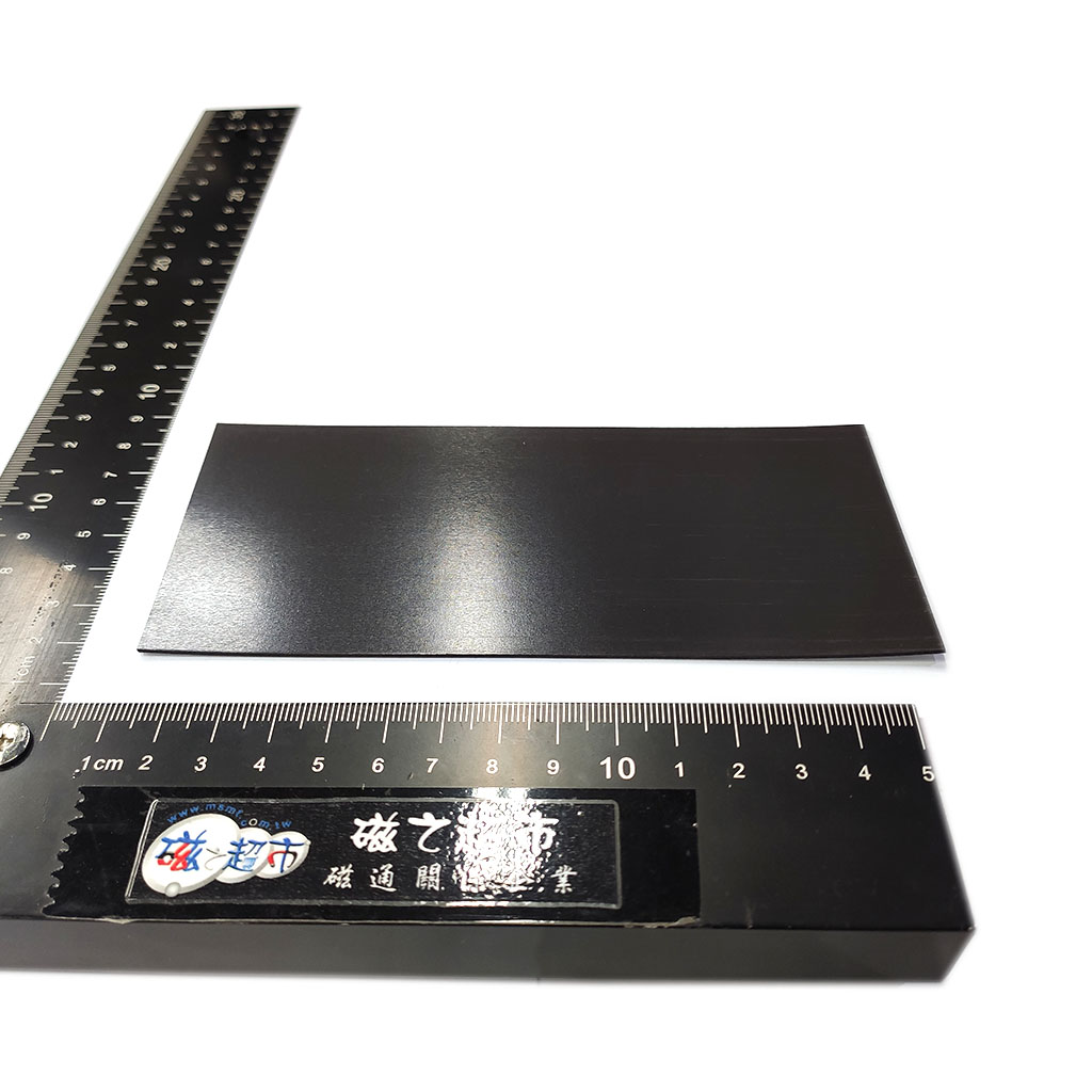 軟性橡膠磁鐵-L150x67x1+TAPE-RM2-吸附面