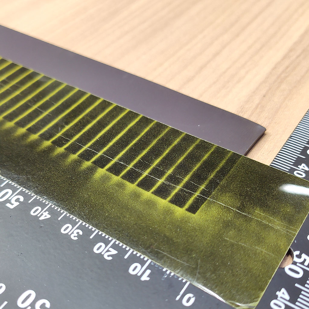 軟性橡膠磁鐵-L296x40x2-RM2-磁波卡觀看磁極分佈
