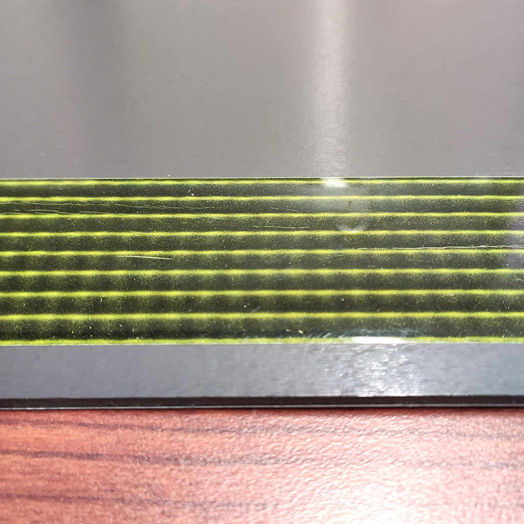 軟性橡膠磁鐵-L600x300x2+TAPE-RM2-從上方藉由磁波卡觀看磁極分佈 (白線為NS極分隔線)