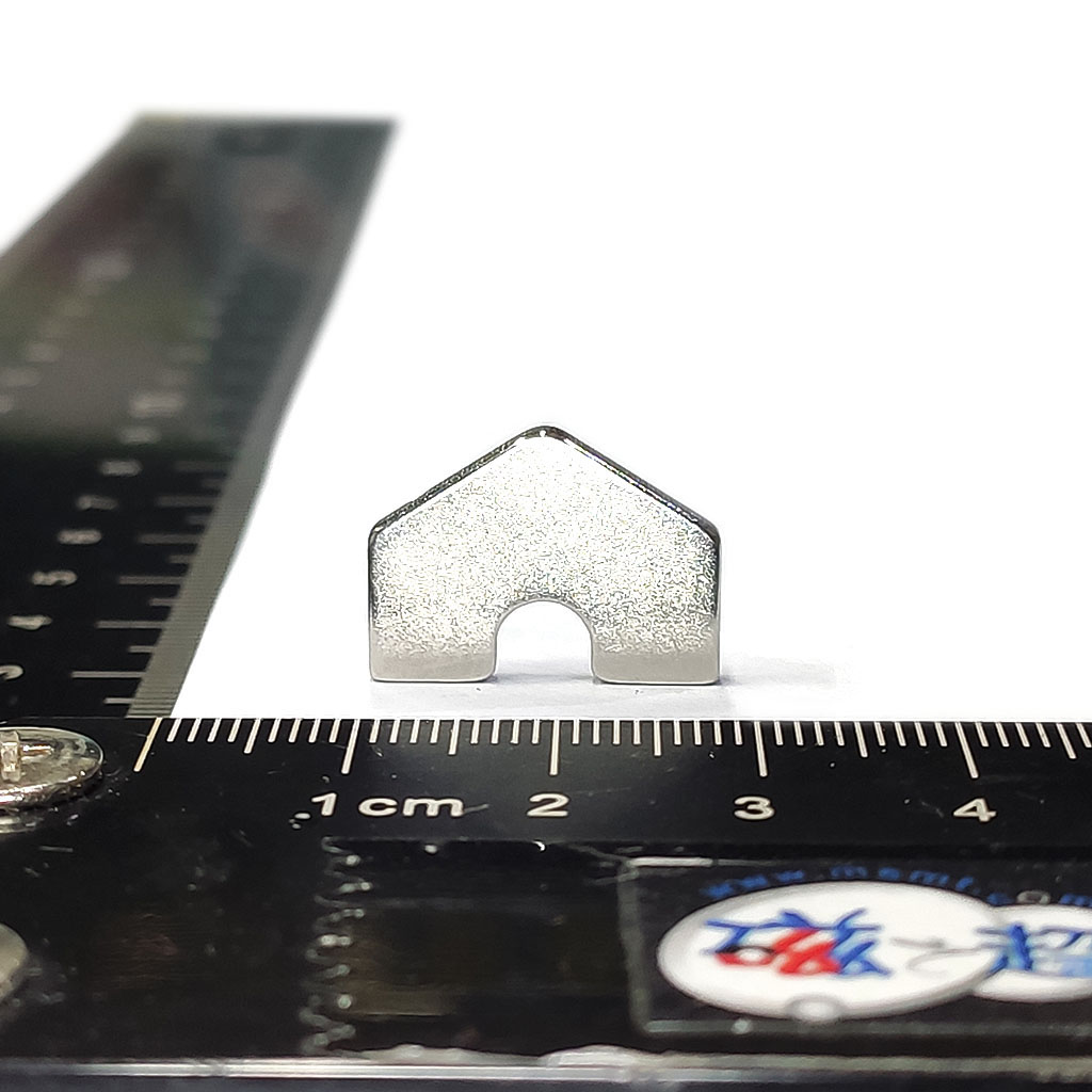 超強釹鐵硼磁鐵-房子形ND35 L19x2x14.13-溝槽-多邊形