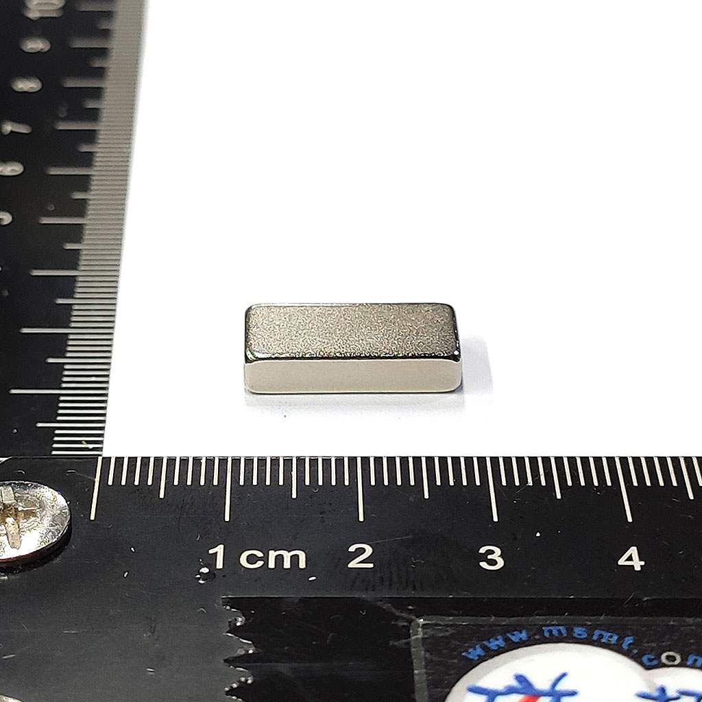 超強釹鐵硼磁鐵-L18.8x11.5x3-ND35-NG表面有鏽斑