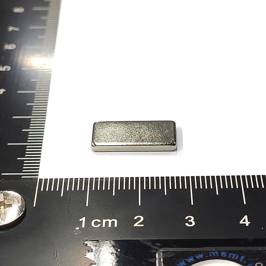 超強釹鐵硼磁鐵-L18.8x11.5x3-ND35-NG表面有鏽斑